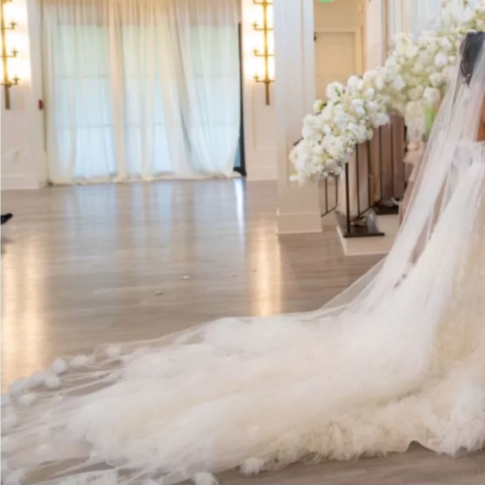 Essence of Australia AVL0125 Ivory Royal Wedding Veil - Picture 5 of 8